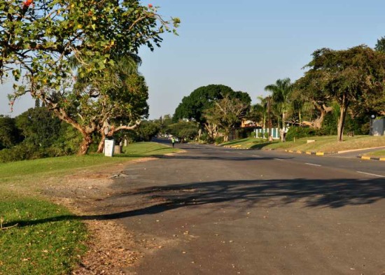 The main road through the village of Mtunzini